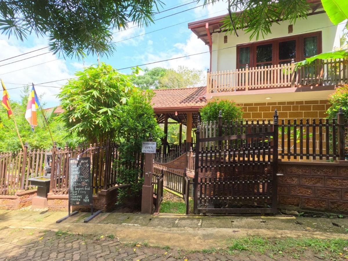 Loveena By H.S. Restaurant & Guest แทนกาลเล ภายนอก รูปภาพ